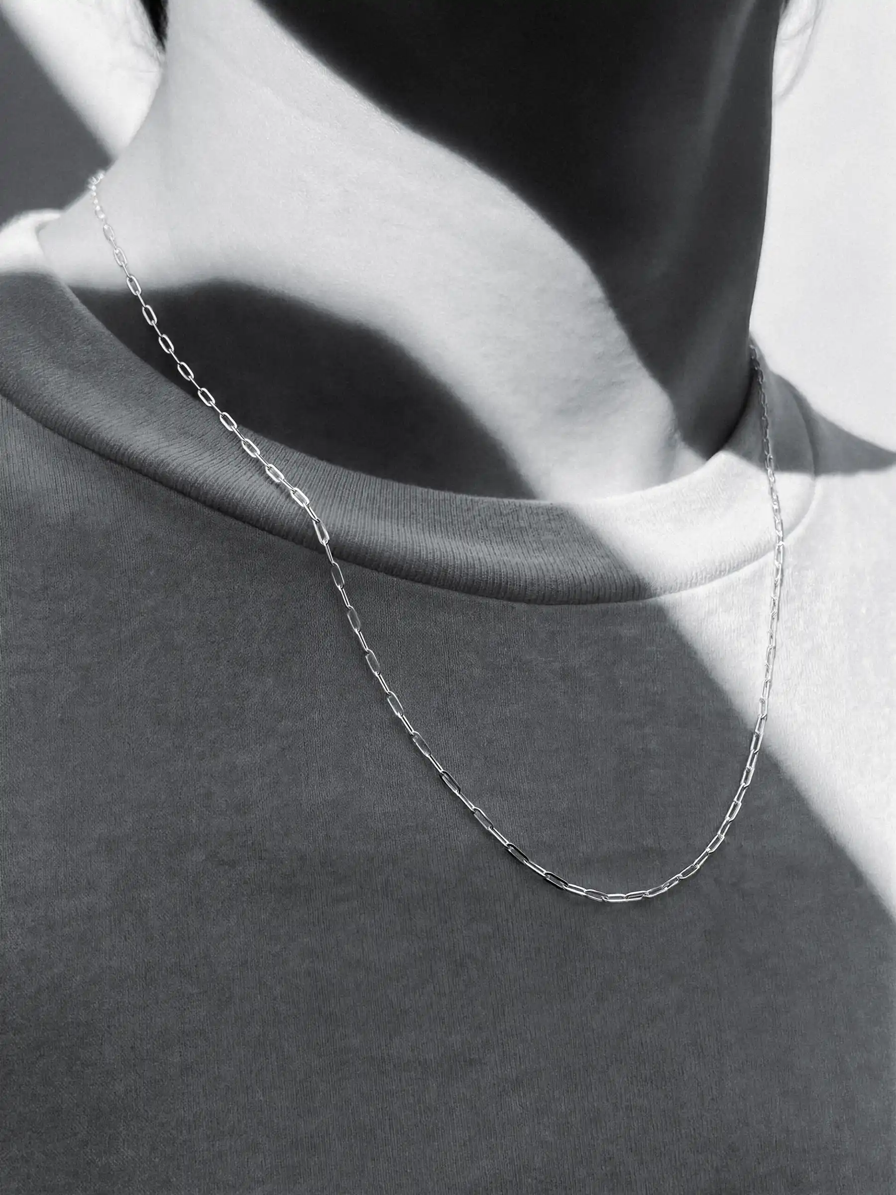 CLIP CHAIN NECKLACE IN SILVER - Image 3