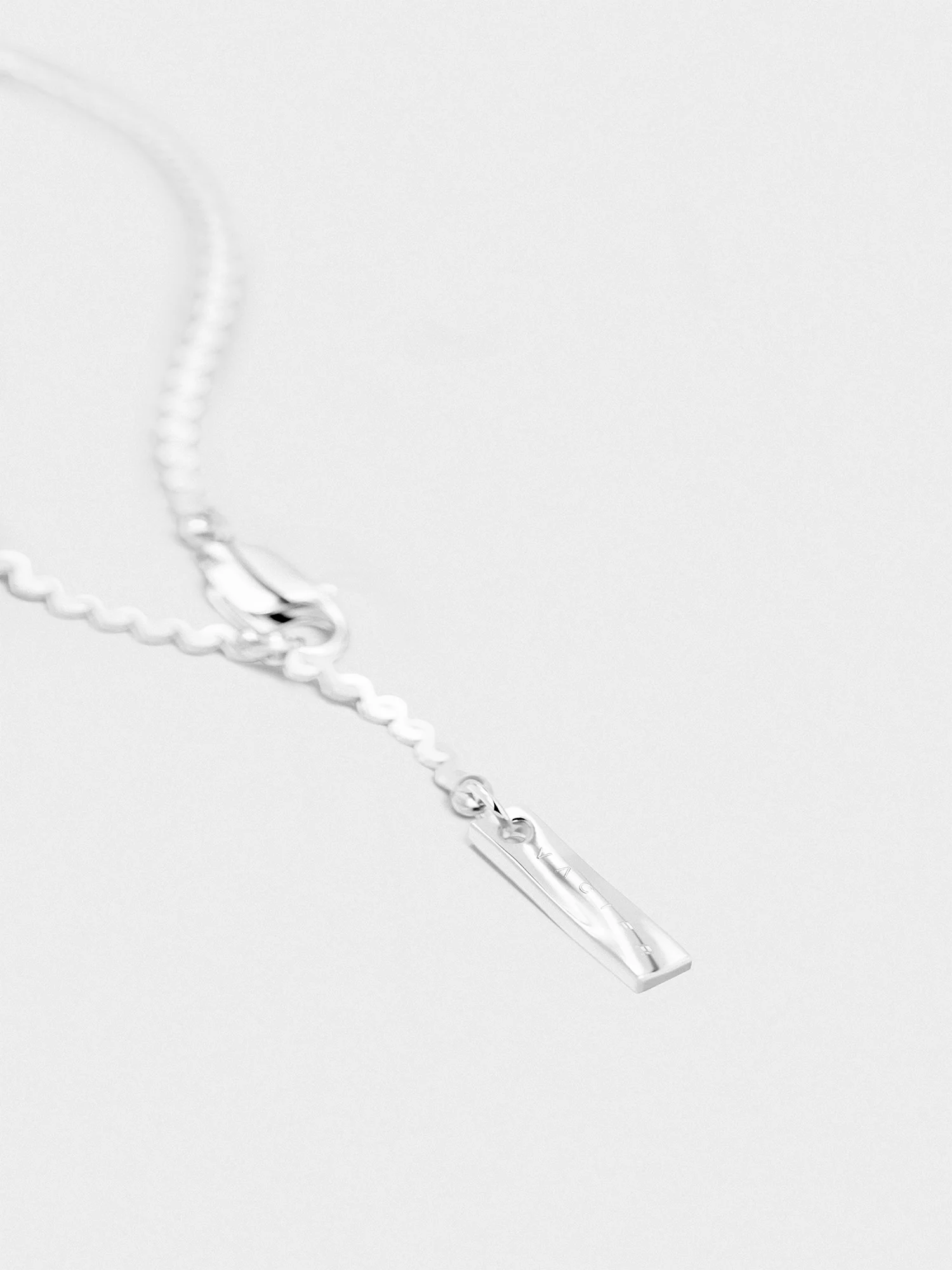 FLUID CHAIN NECKLACE - Image 6