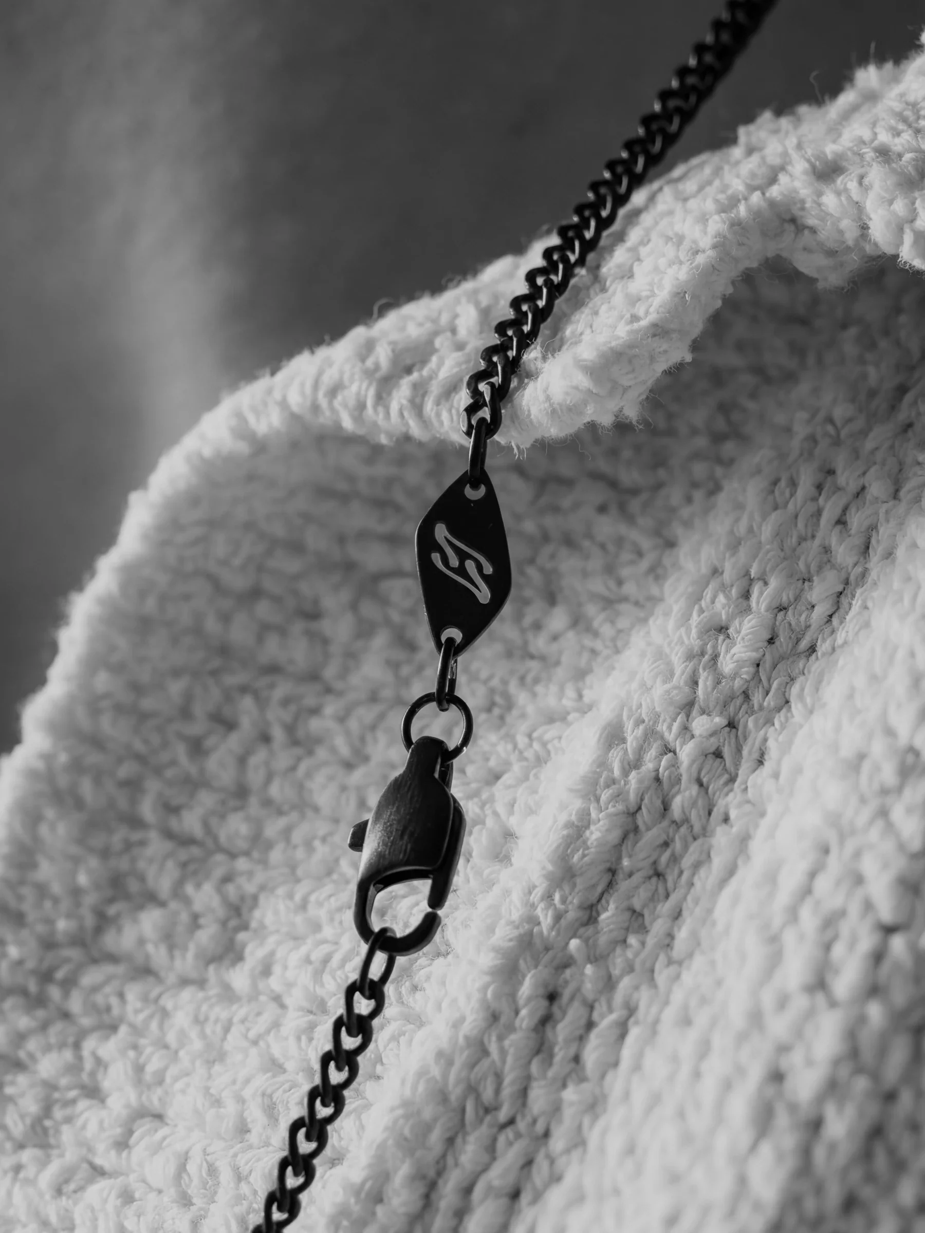 MINIMAL CHAIN NECKLACE - Image 8