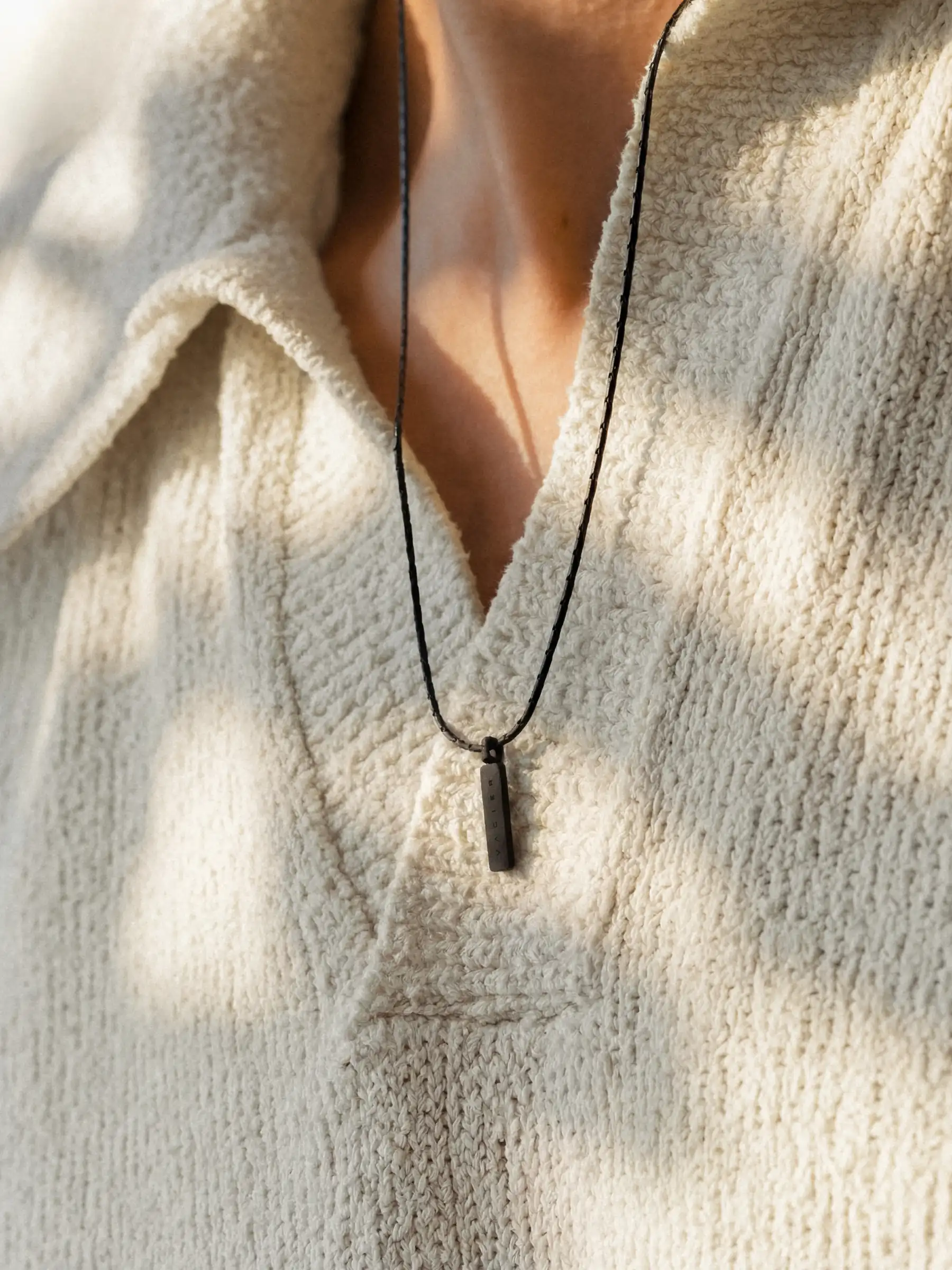 WIRE PENDANT NECKLACE - Image 8