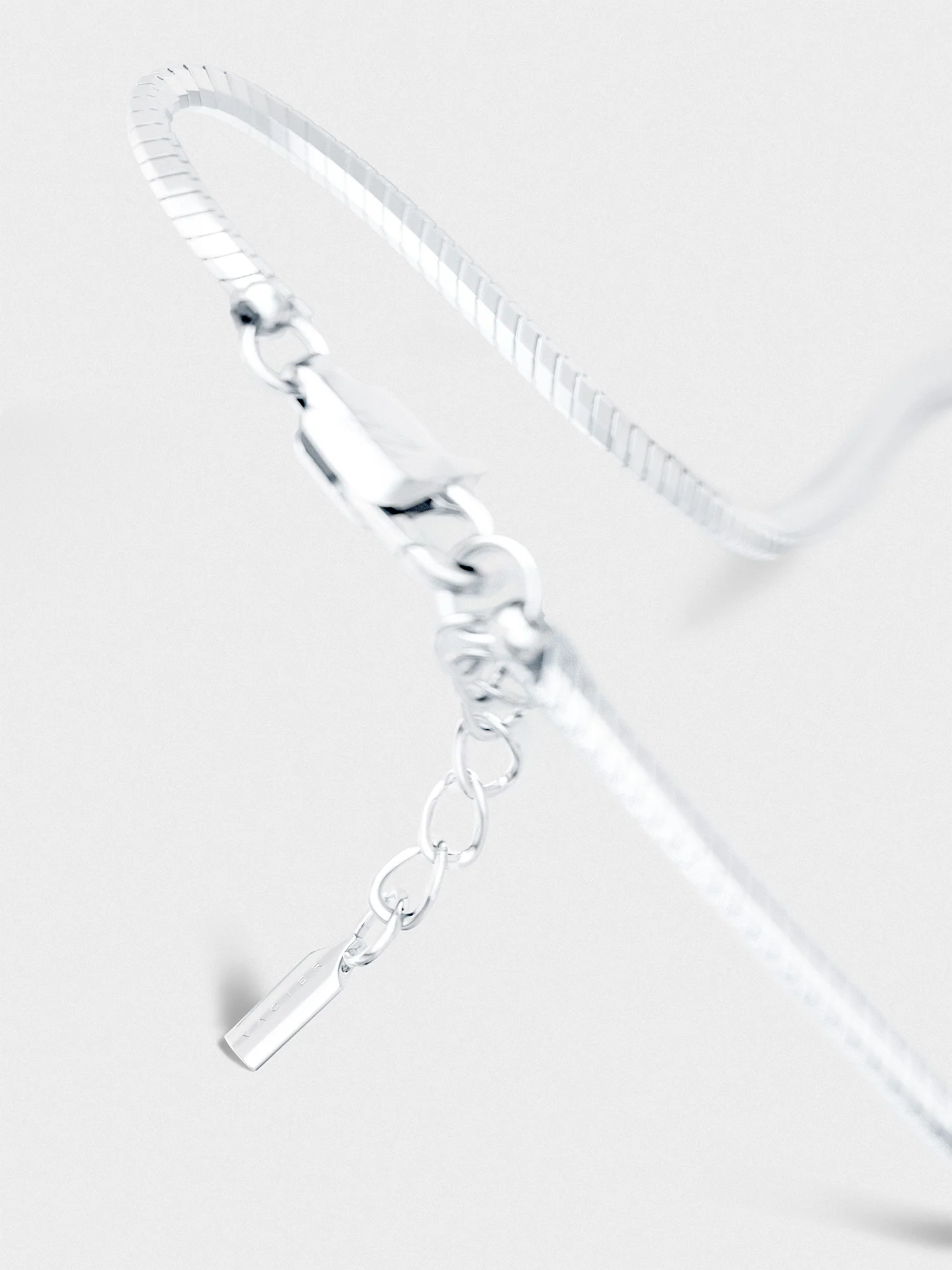 OCTAGON CHAIN BRACELET IN SILVER - Image 3