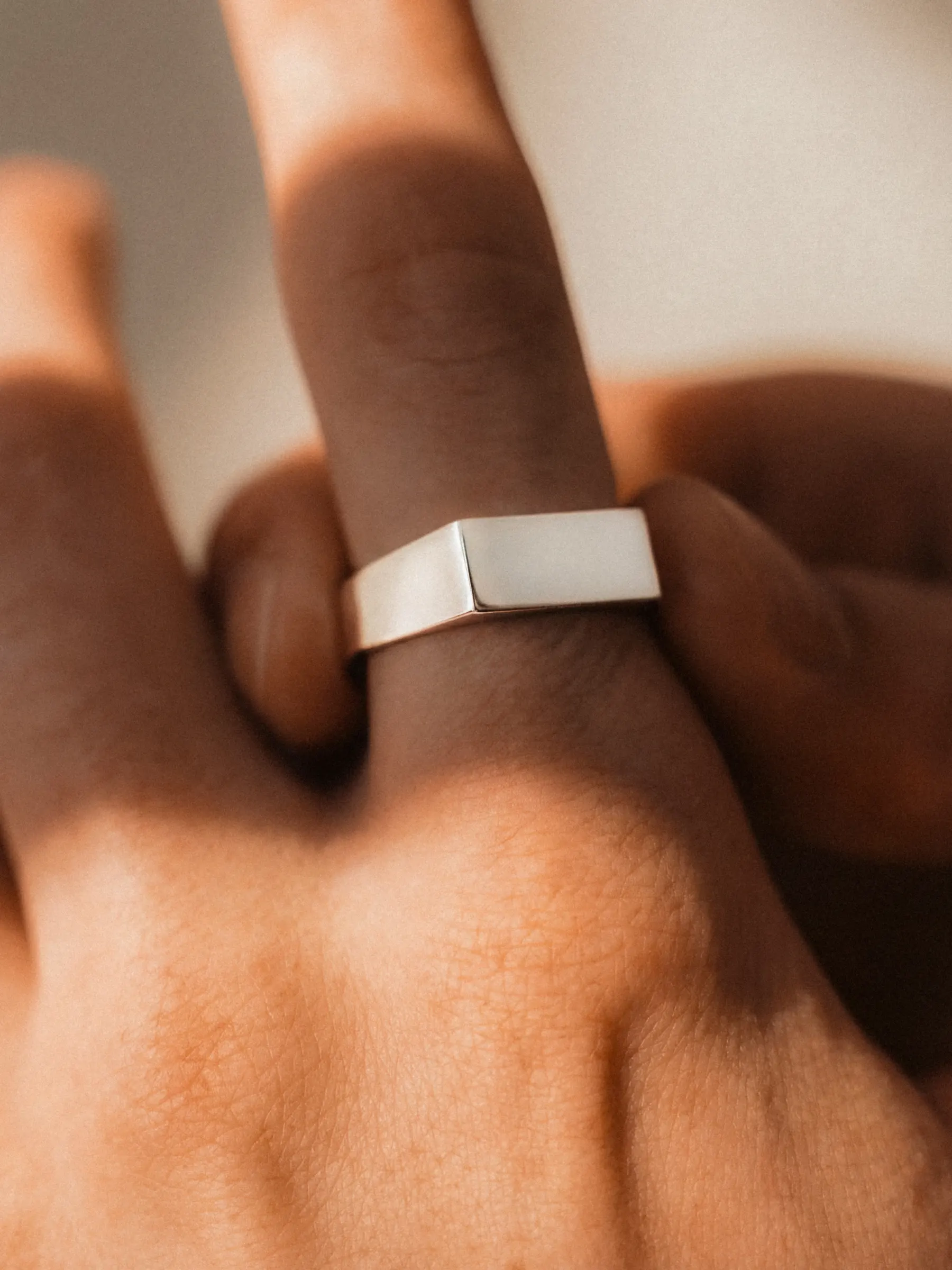 UNISIZE SIGNET RING IN SILVER - Image 3